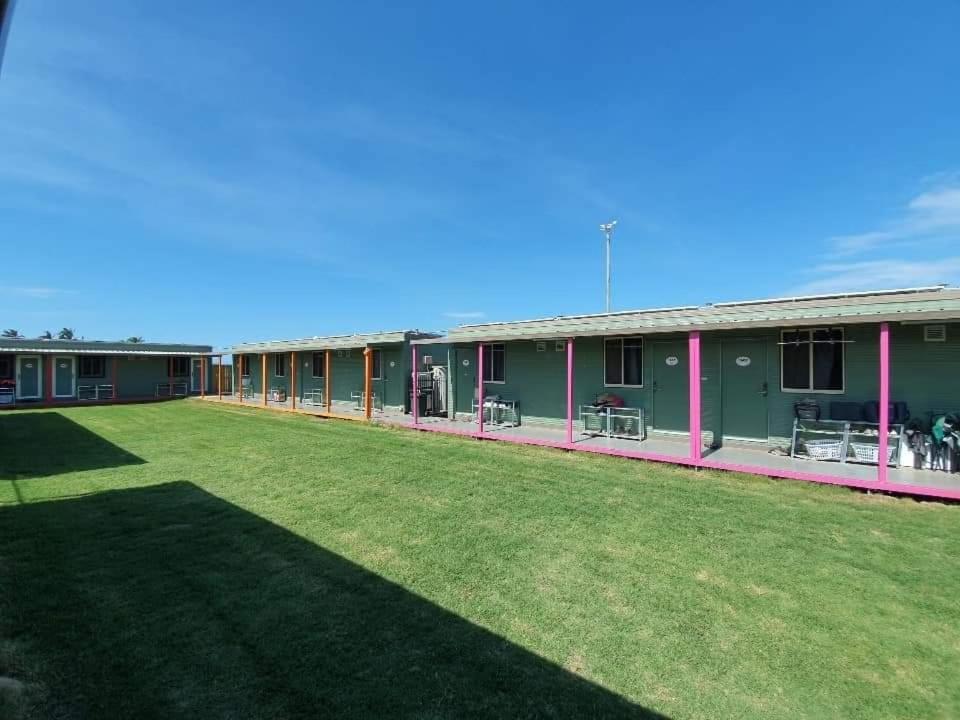 Palm Tree Backpackers Hostel Bundaberg Exterior photo