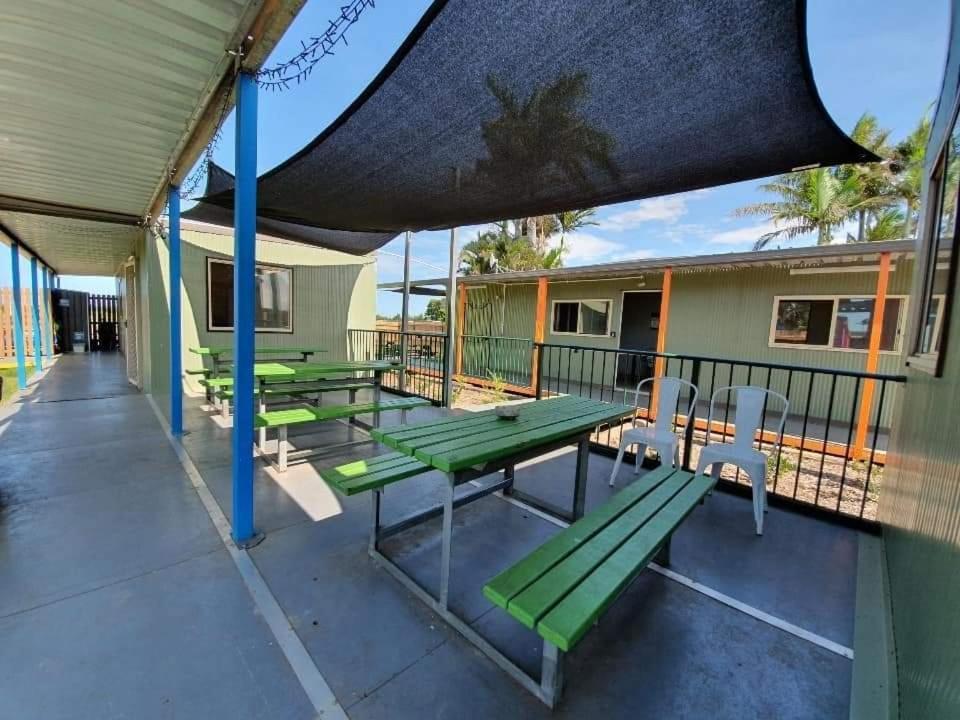 Palm Tree Backpackers Hostel Bundaberg Exterior photo